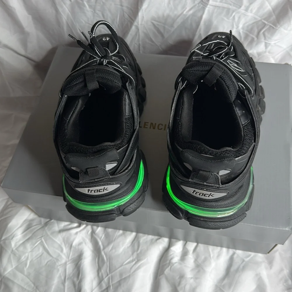 Size 42 - Picture 6 of 13